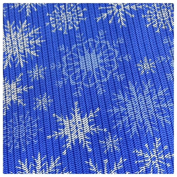 💕Beautiful Like new Lularoe Snowflakes Tunic Top💕 - Picture 9 of 10